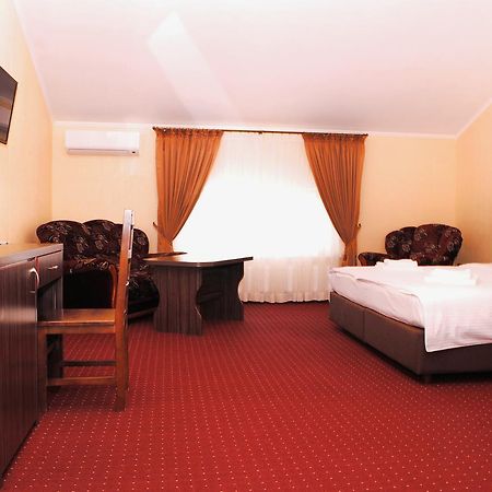 Hotel Restaurant Complex Roman'S Vishenki  المظهر الخارجي الصورة