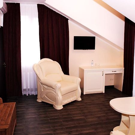 Hotel Restaurant Complex Roman'S Vishenki  المظهر الخارجي الصورة